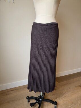 ZoZo Pleated Midi Skirt | Silk  and Polyester | Dark Wine Ribbed Knit